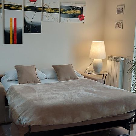Relax & Business Luxury Apartment เวลเลตริ ภายนอก รูปภาพ