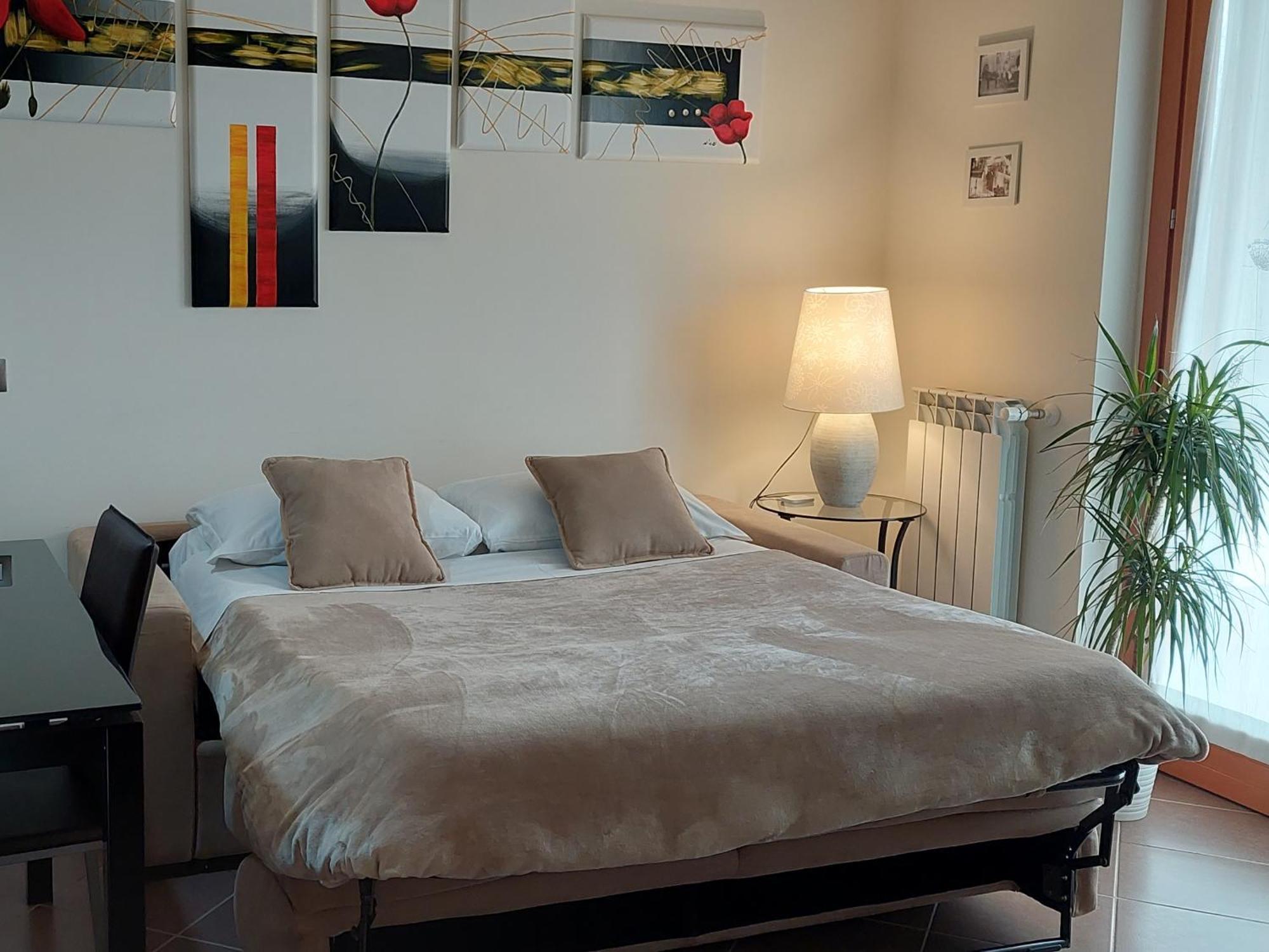 Relax & Business Luxury Apartment เวลเลตริ ภายนอก รูปภาพ