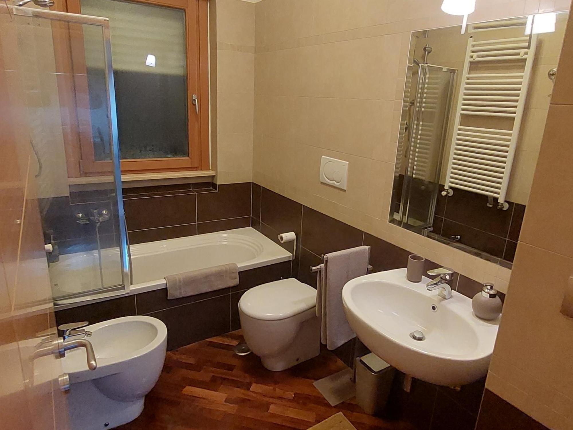 Relax & Business Luxury Apartment เวลเลตริ ภายนอก รูปภาพ