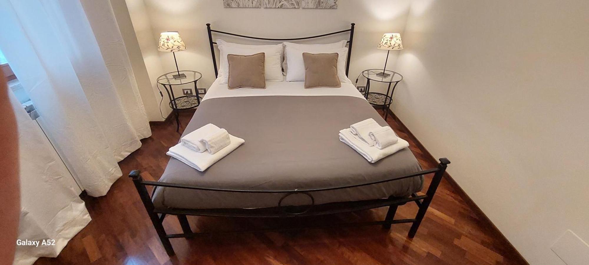 Relax & Business Luxury Apartment เวลเลตริ ภายนอก รูปภาพ